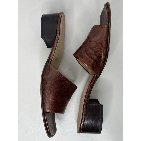 Saks Fifth Avenue Sandals Embossed Brown Slip On Size 8 - Picture 3 of 10